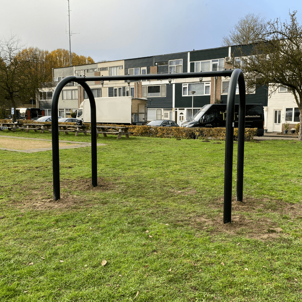 Schommel met twee rubberen zitjes in Oostrikpark Deventer