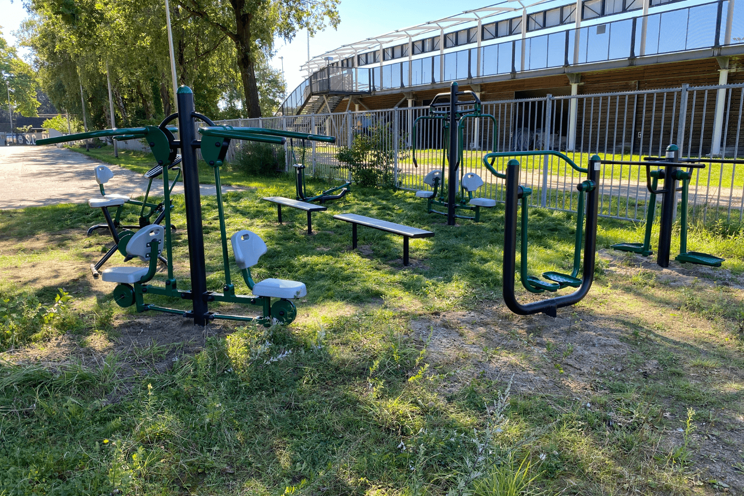 beweegtuin met outdoor fitnesstoestellen bij SC Barbaros in Hengelo