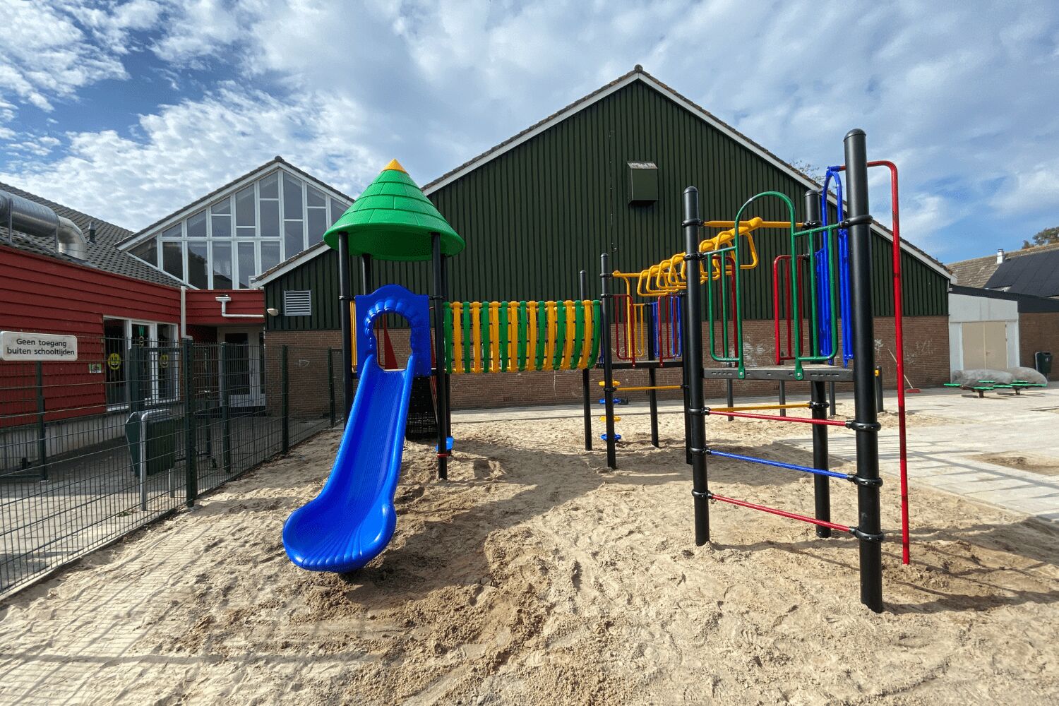 zelf ontworpen speeltoestel op speelplek Oostermaat 2 in Kamperzeedijk/Genemuiden gemeente Zwartewaterland